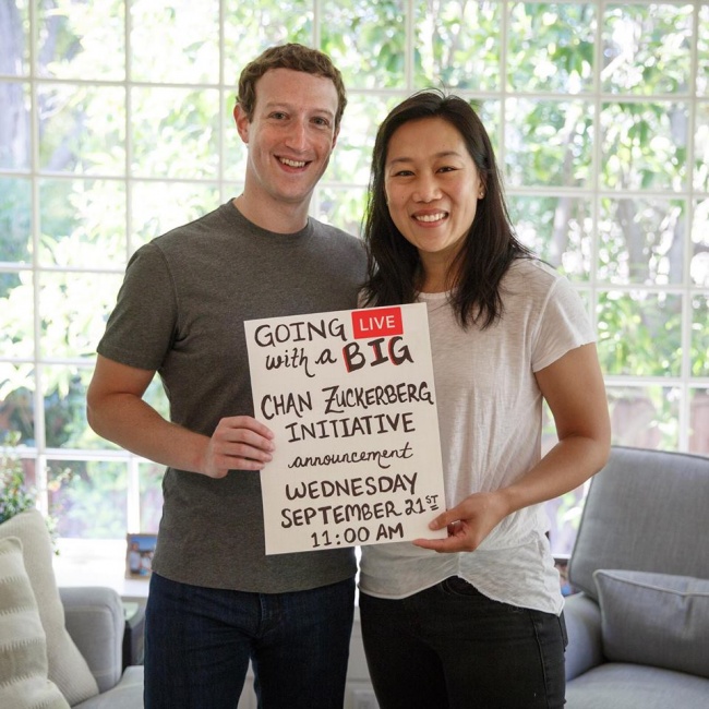 Mark Zuckerberg có tổng tài sản vào tháng 11/2016 rơi vào khoảng 50 tỷ USD. Anh gặp vợ mình khi họ cùng học chung trường Harvard. Priscilla luôn luôn động viên và tin tưởng Mark trong sự nghiệp của mình. Họ kết hôn vào ngày 19/5/2012 - một đám cưới giản dị tại nhà. Vào ngày 2/12/2015, họ hạ sinh một bé gái kháu khỉnh. 